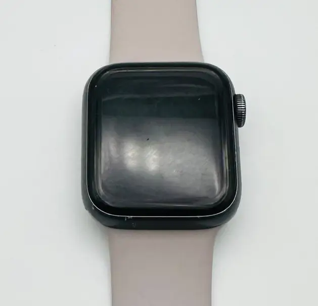 Pre-Owned Apple Watch Series 4 40mm – Black Aluminum Case 76%